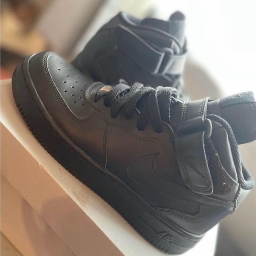 Mid Air forces , Nike